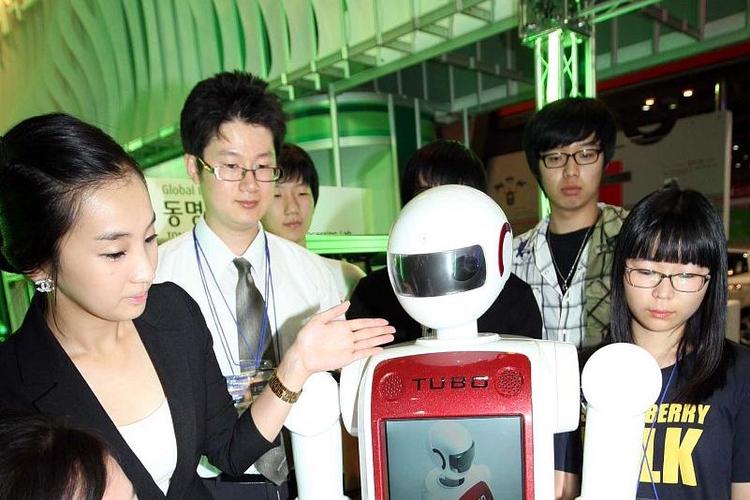 信息化时代下网络与信息安全及软件开发专业的就业前景
